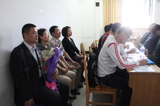 校党委副书记蔡莉教授慰问交通六合彩网
教师